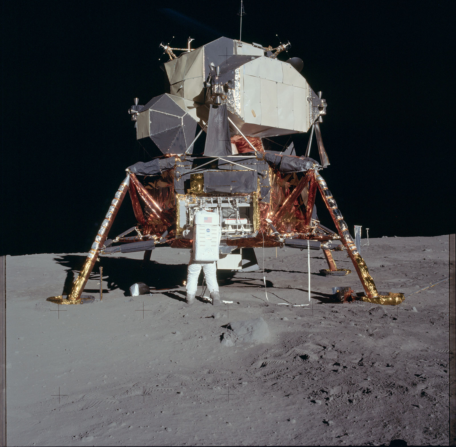 Aldrin unpacks scientific experiments