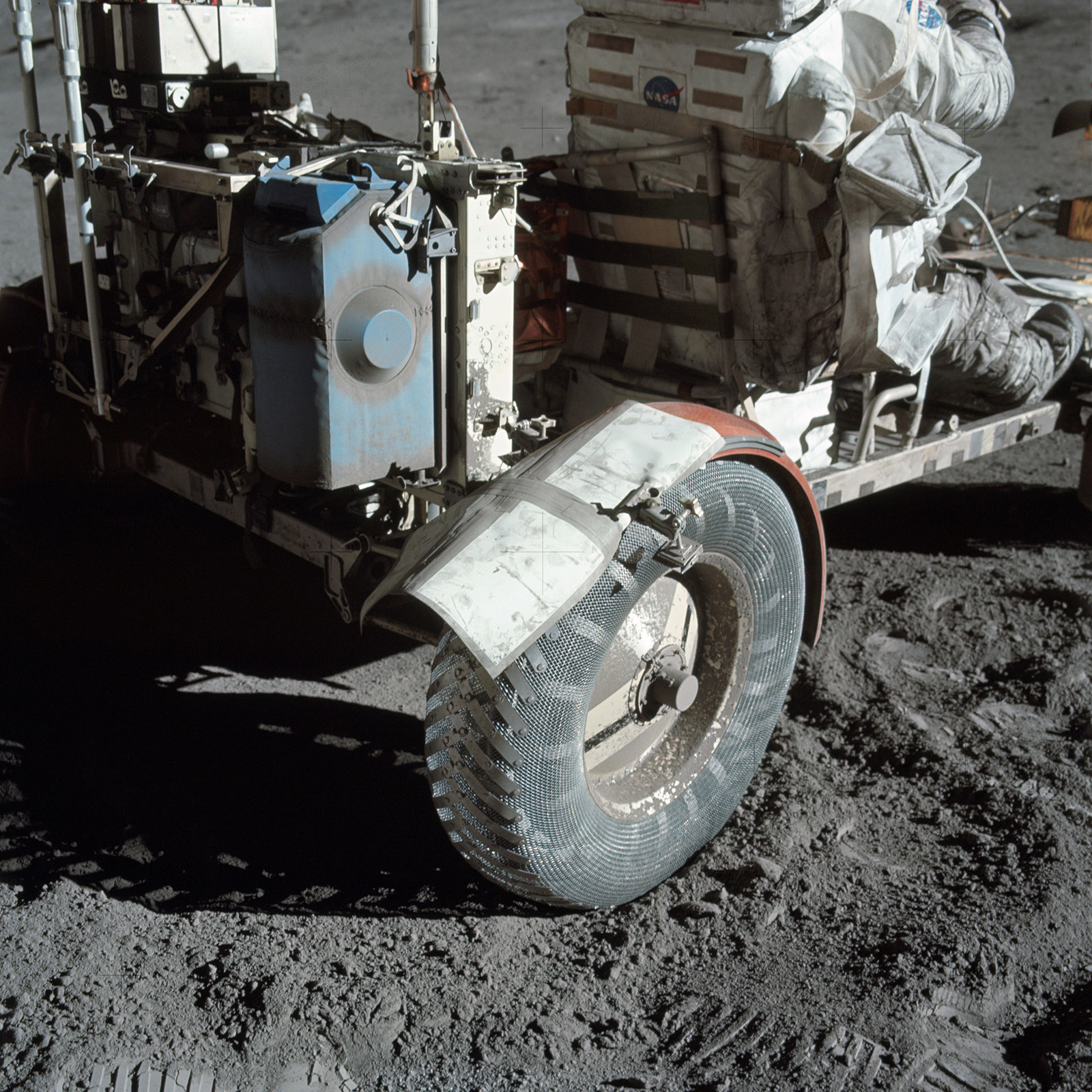 A photo of a broken fender on the Rover