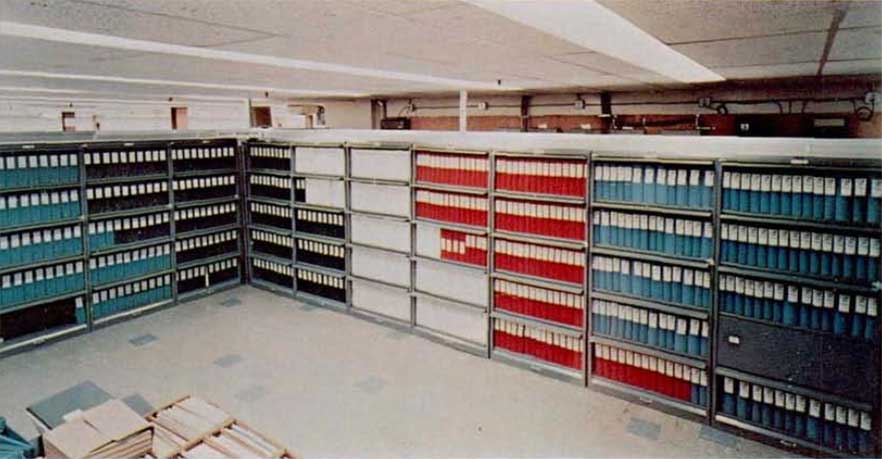 A photo of large volume of books on bookshelves