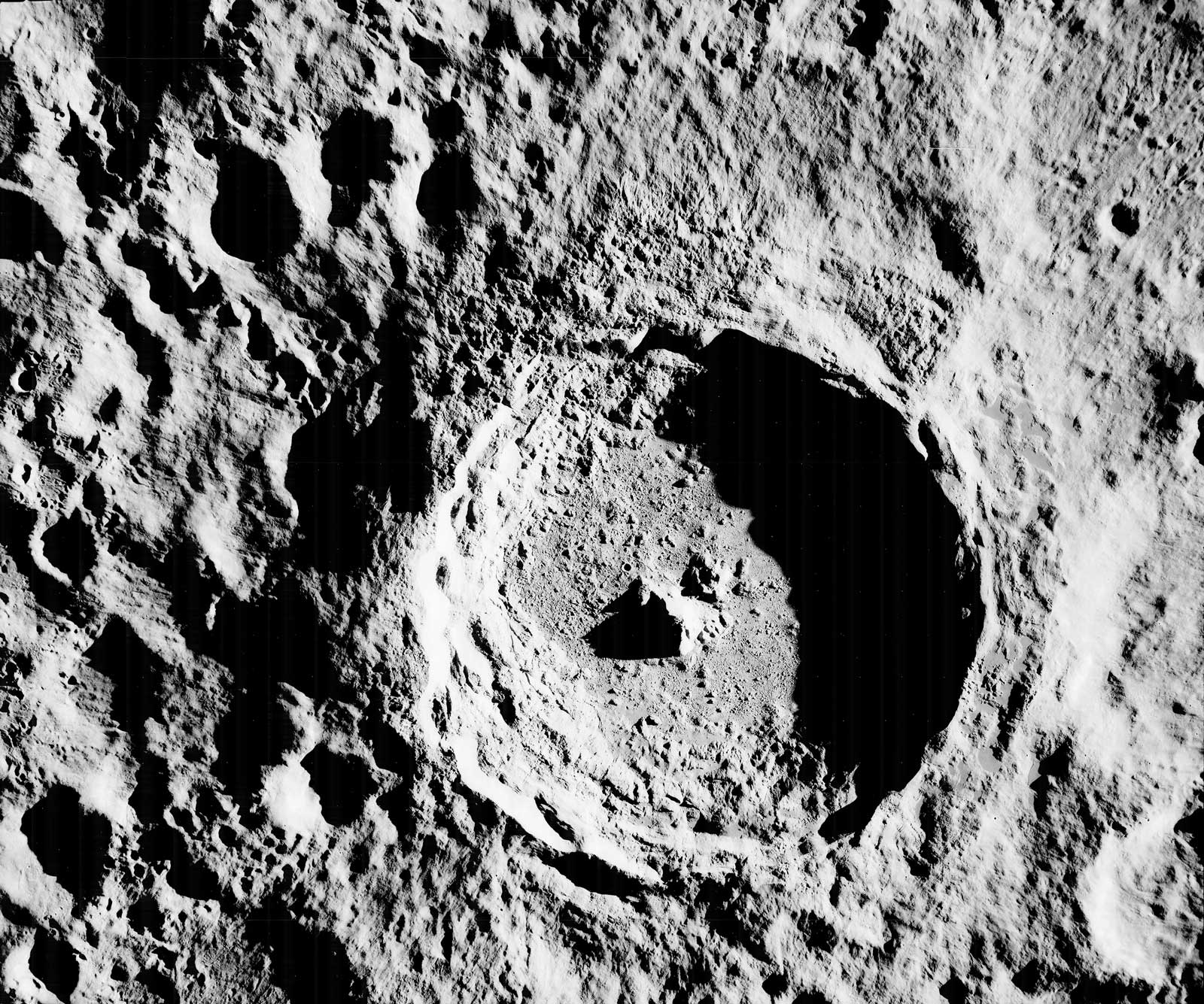 A photo of the crater on the Moon,Tycho