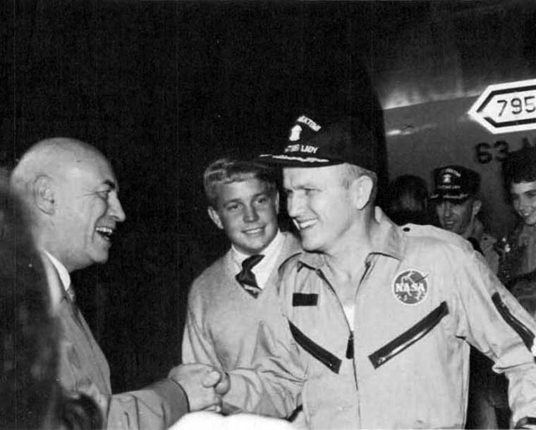 A photo of Robert Gilruth greeting Apollo 8 astronaut,Frank Borman