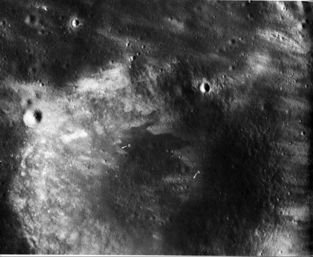 FIGURE 101. - Ray material from the fresh crater described in figures 98 to 100 covers an old, degraded 12-km crater located a few tens of kilometers farther east (fig. 99).