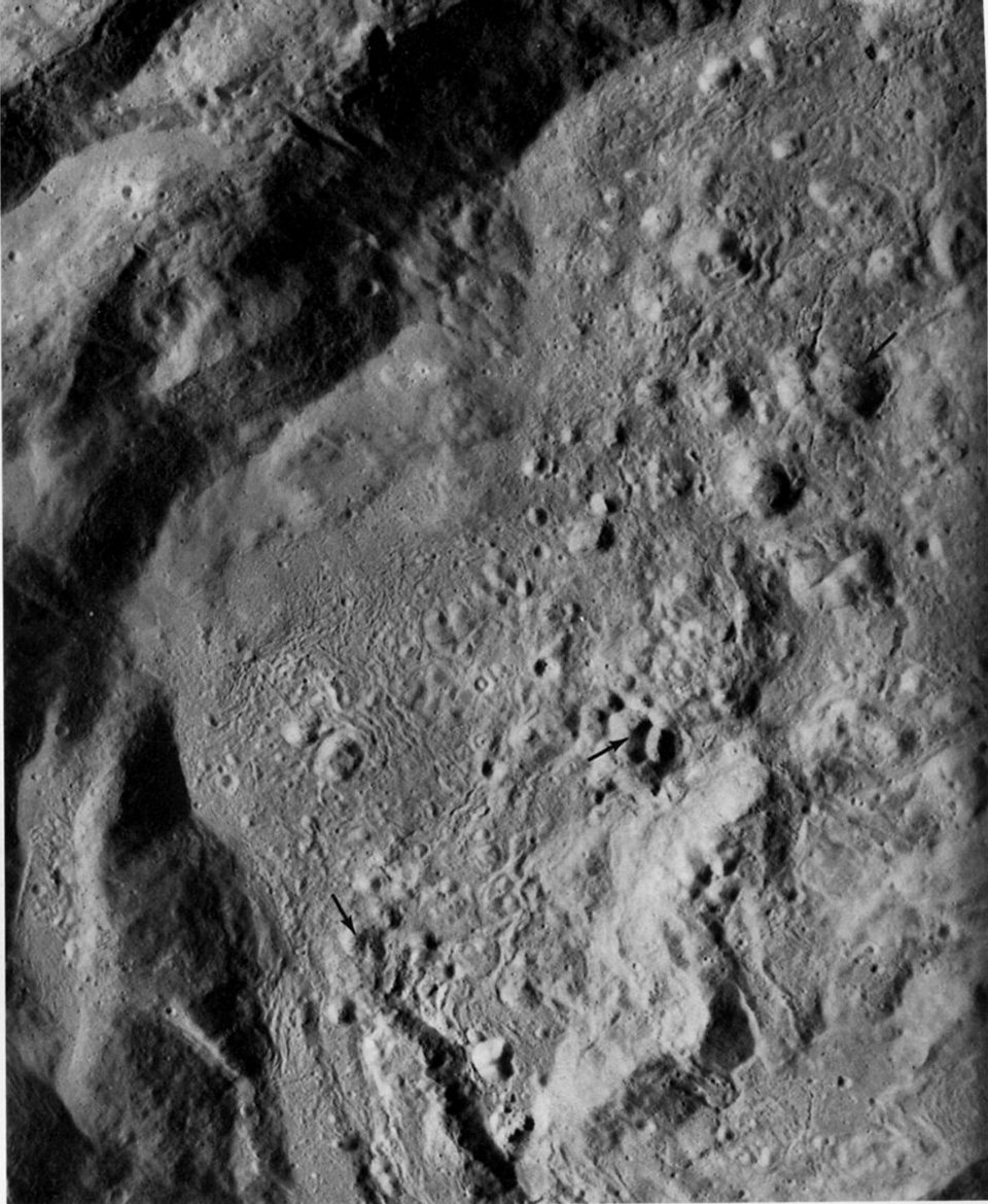 FIGURE 152. - A close look at the western part of the floor of the crater King reveals many similarities to the floors of other fresh craters such as Copernicus or Tycho.