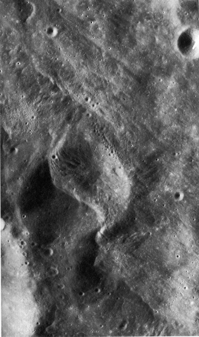 FIGURE 162. - Here is an enlarged vertical view of more flow lobes immediately south of those in figure 161. 