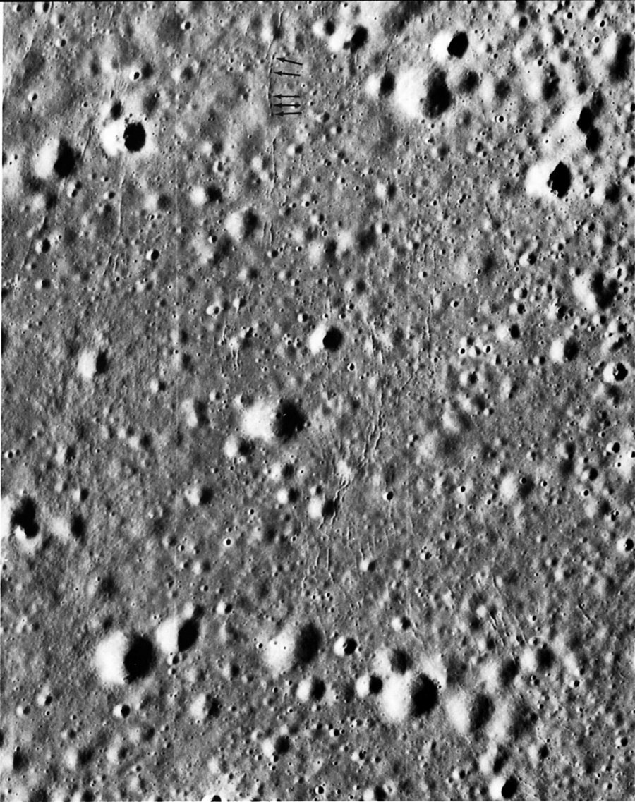 FIGURE 221. - This detailed view of a mare surface near the eastern edge of Mare Serenitatis, just west of the Apollo 17 landing site, shows the numerous small grooves. 