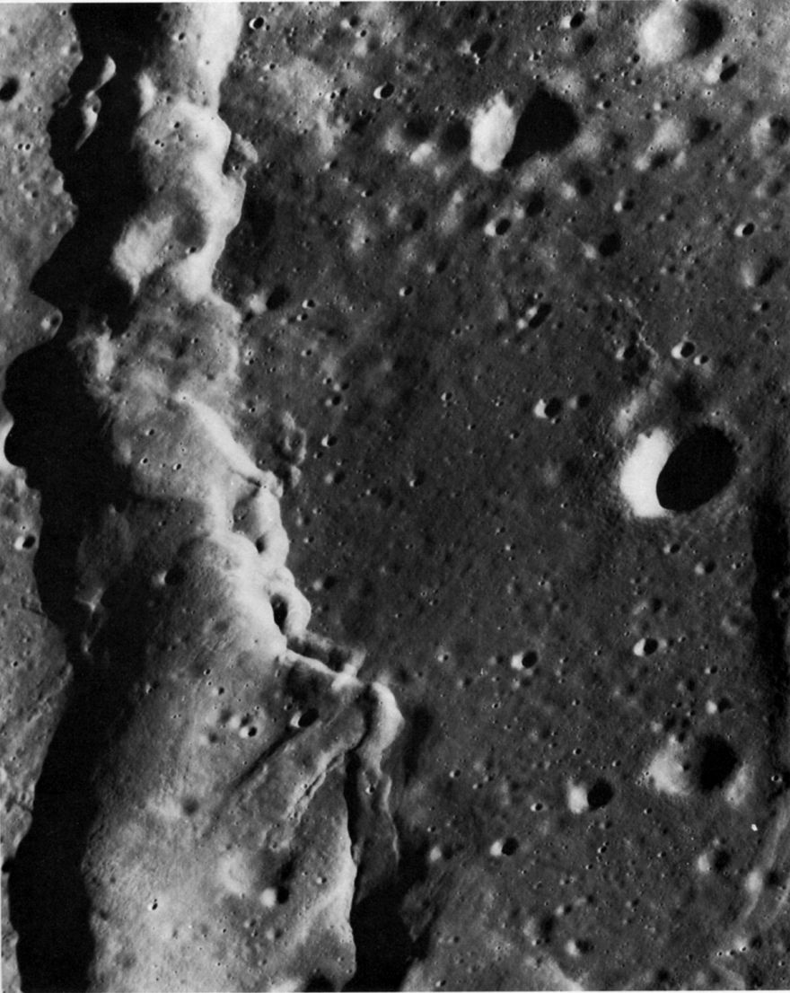 FIGURE 77. -  Here again the ridge has overridden craters along its right side.